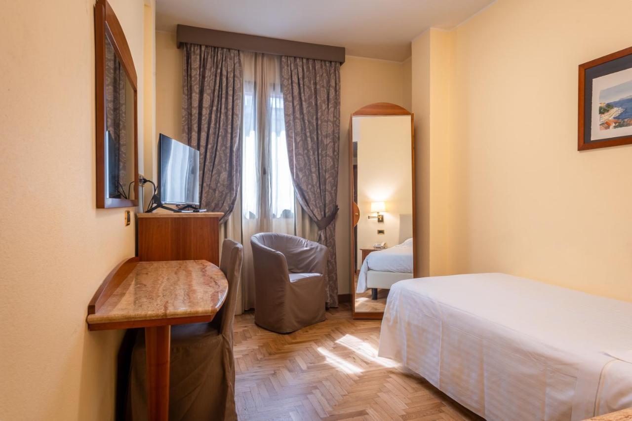 Hotel Airone - Ombrellone Incluso Al Bagno Dolce Vita A Marina Dal 1 Giugno Al 15 Settembre Grosseto Oda fotoğraf